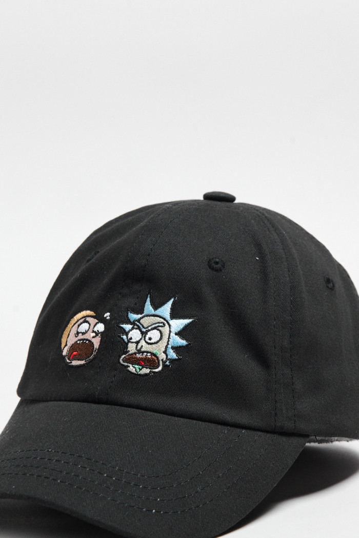Cachucha negra beisbolera con diseño de Rick and Morty
