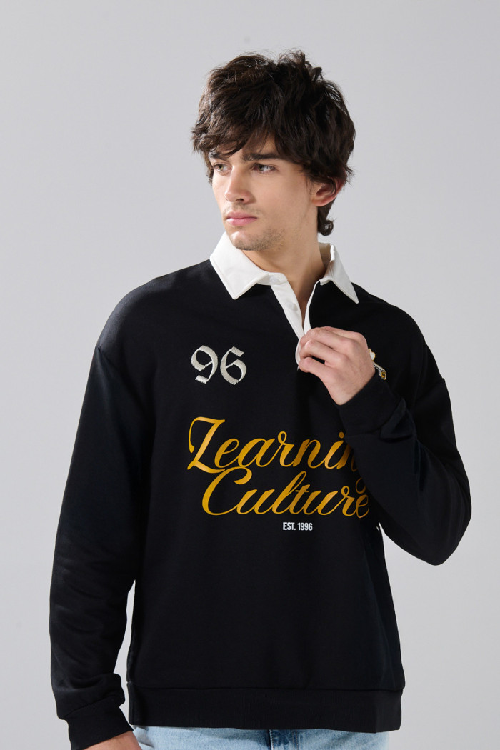 Buzo cuello polo negro oversize con diseño college