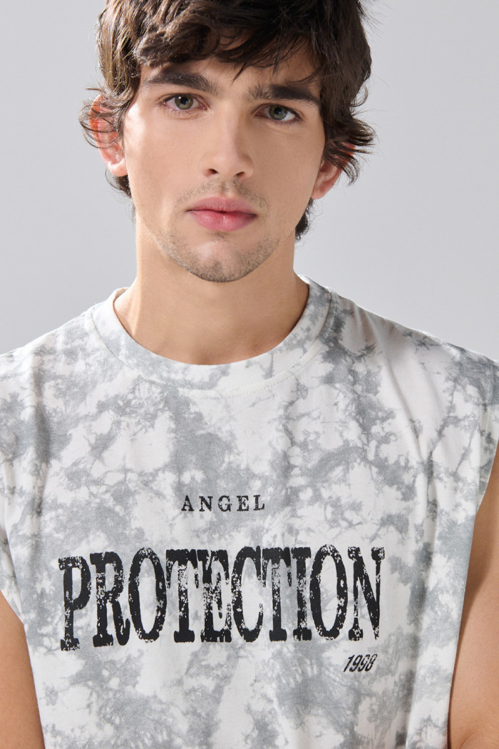 Camiseta oversize crema tie dye manga sisa con arte celestial