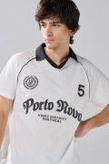 Camiseta college crema con manga ranglan y cuello polo
