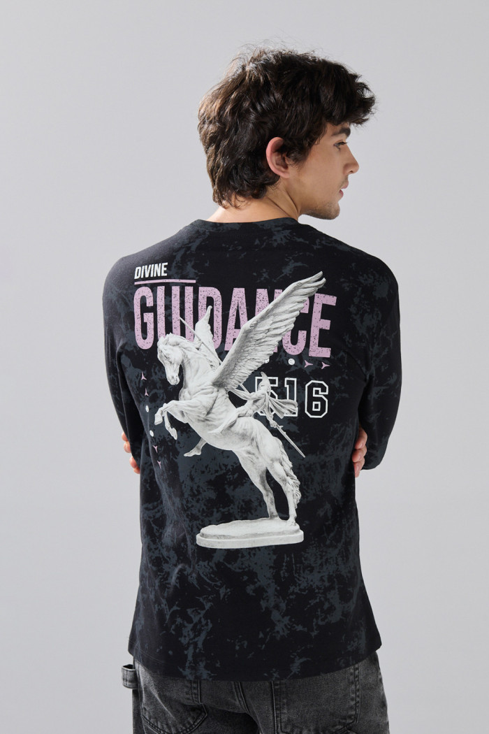 Camiseta oversize manga larga negra tie dye con estampados