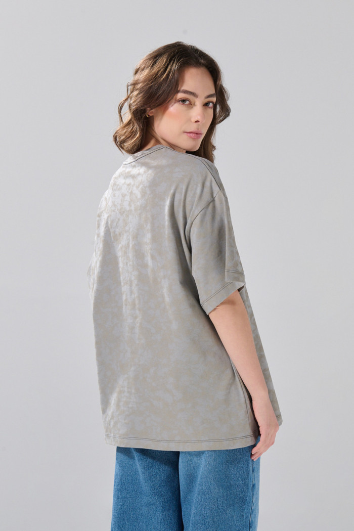 Camiseta gris tie dye oversize manga corta de Winnie Pooh