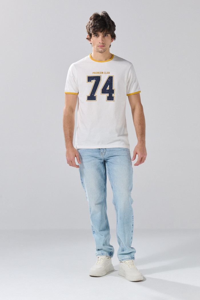 Camiseta college crema de contrastes con manga corta