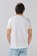 Camiseta college crema de contrastes con manga corta