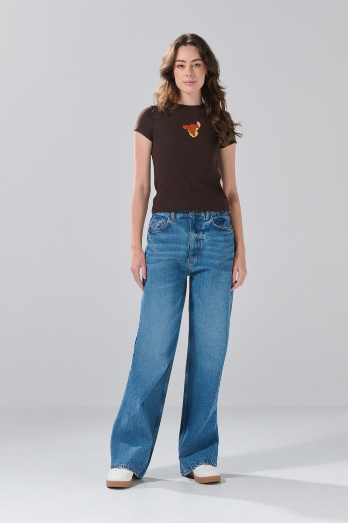 Camiseta café oscura en rib de Bambi cuello redondo