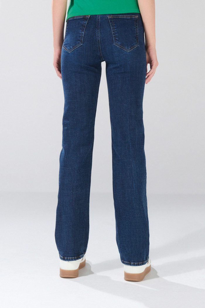 Jean infaltables tiro alto azul straight leg con bota recta
