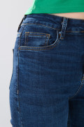 Jean infaltables tiro alto azul straight leg con bota recta
