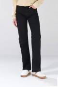 Jean tiro alto straight leg negro infaltables con bota recta
