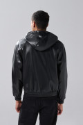 Chaqueta bomber negra con capota y manga ranglan