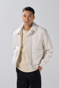 Chaqueta cuello trucker crema clara en tela sherpa