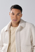 Chaqueta cuello trucker crema clara en tela sherpa