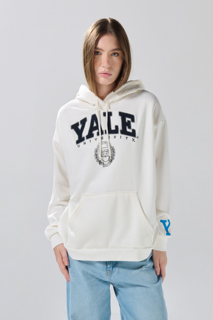 Buzo crema claro con capota y diseño de Yale oversize