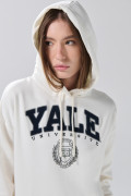 Buzo crema claro con capota y diseño de Yale oversize