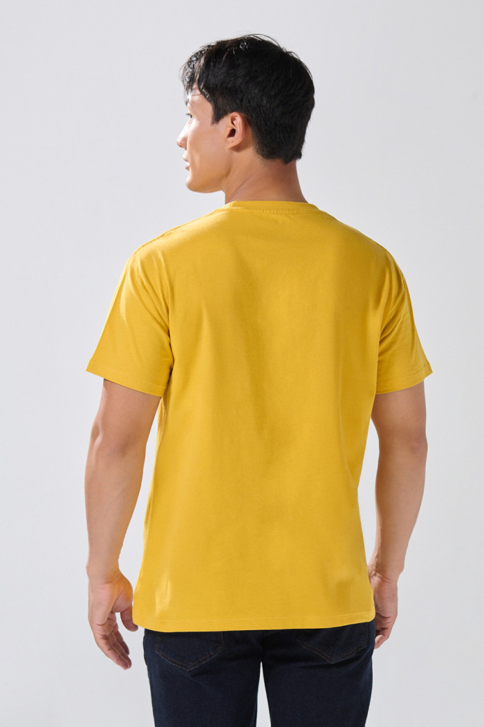 Camiseta amarilla oscura manga corta con arte college
