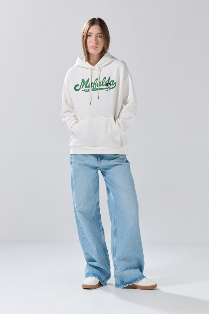 Buzo oversize crema de Mafalda con capota y manga ranglan
