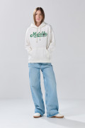 Buzo oversize crema de Mafalda con capota y manga ranglan