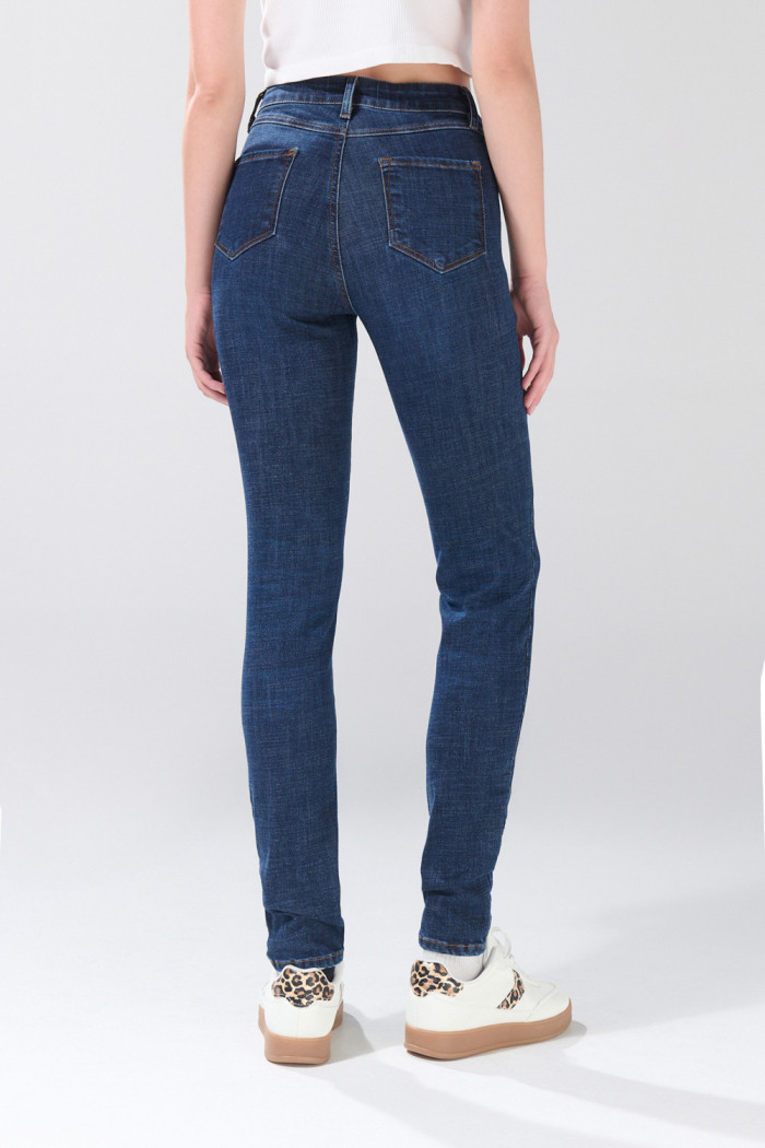 Jean jegging azul oscuro infaltables con súper tiro alto
