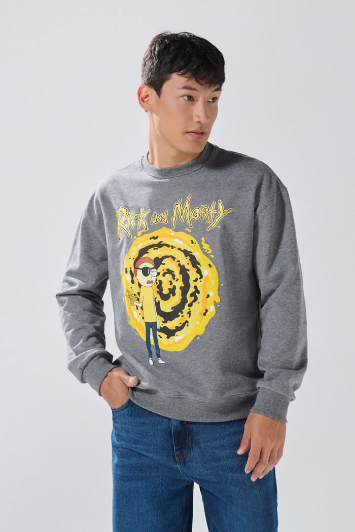 Buzo oversize gris intenso de Rick and Morty cuello redondo