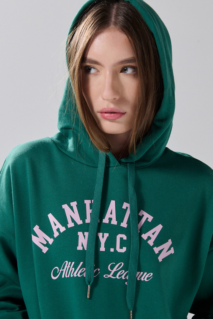 Buzo verde oscuro oversize con arte college y capota