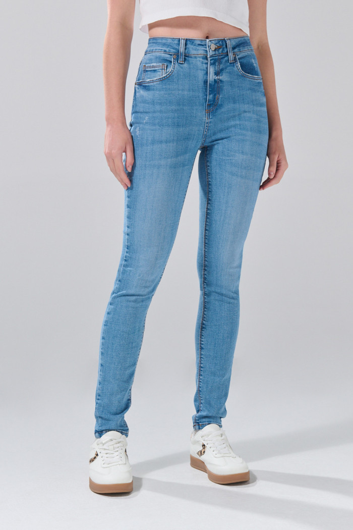 Jean azul medio jegging infaltables con súper tiro alto
