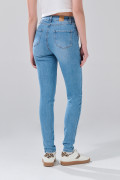 Jean azul medio jegging infaltables con súper tiro alto
