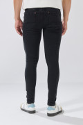 Jean skinny tiro bajo infaltables gris intenso con bolsillos
