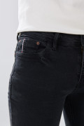 Jean skinny tiro bajo infaltables gris intenso con bolsillos
