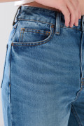 Jean infaltables 90´S azul medio con tiro alto y desgastes
