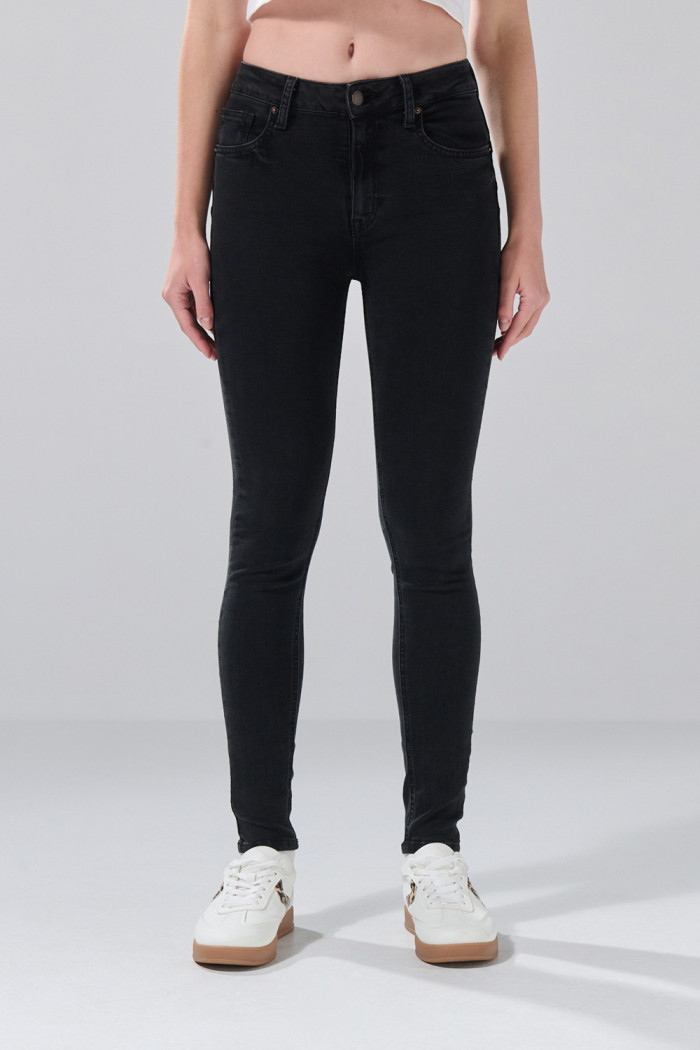 Jean infaltables gris con efecto push up, tiro alto y realce
