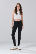 Jean infaltables gris con efecto push up, tiro alto y realce

