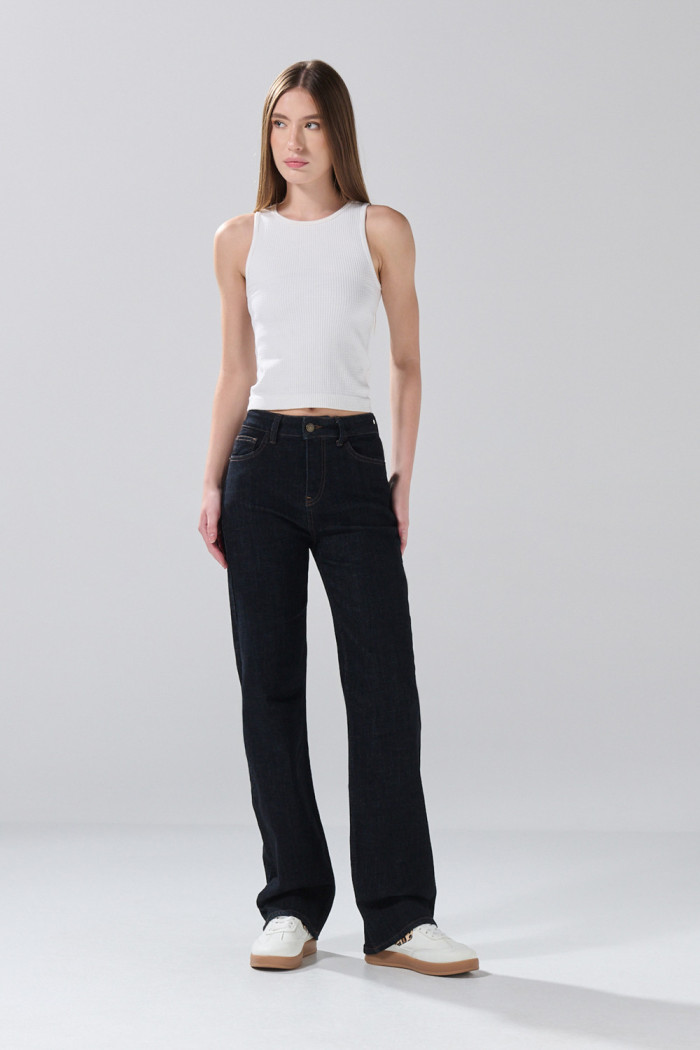 Jean tiro alto azul intenso straight leg con bota recta