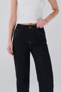 Jean tiro alto azul intenso straight leg con bota recta