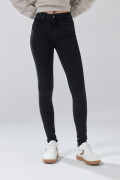 Jean tiro alto push up gris intenso con realce posterior