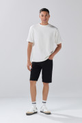 Bermuda de jean tiro bajo slim negra con bolsillos