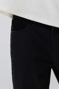 Bermuda de jean tiro bajo slim negra con bolsillos