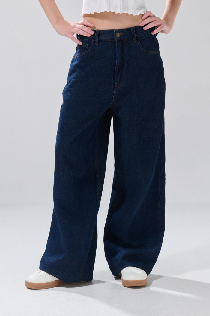 Jean baggy tiro medio azul intenso con bota ancha