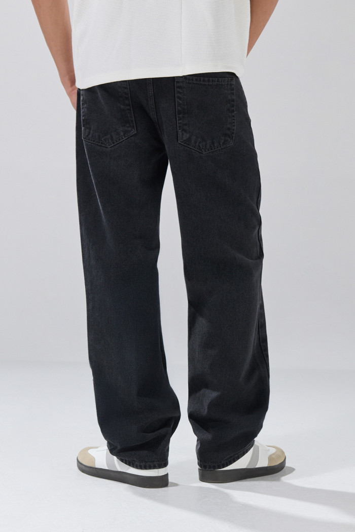 Jean gris intenso tiro medio baggy con bota ancha