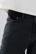 Jean gris intenso tiro medio baggy con bota ancha