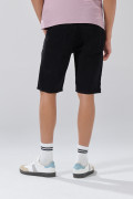 Bermuda negra de jean slim tiro bajo con bolsillos
