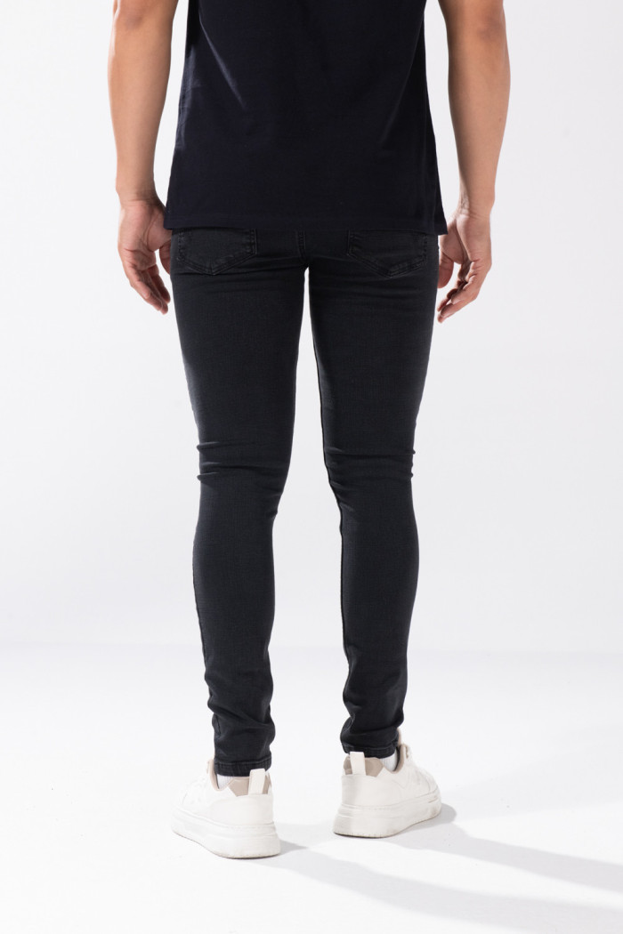 Jean gris intenso skinny con bolsillos y tiro bajo
