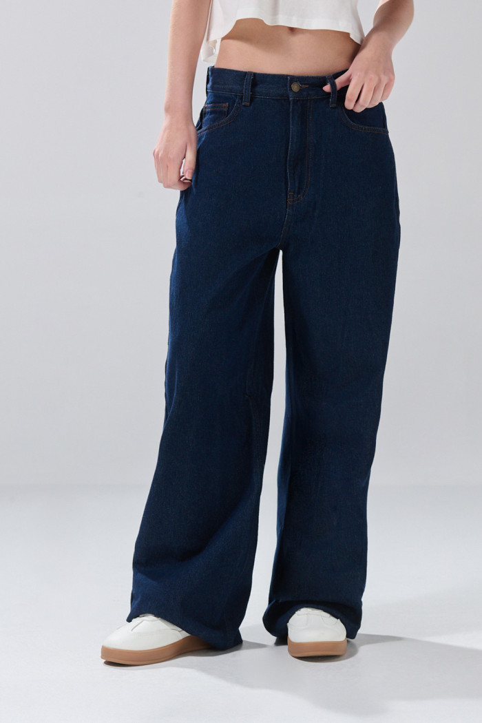 Jean baggy azul intenso tiro medio con costuras y bota ancha
