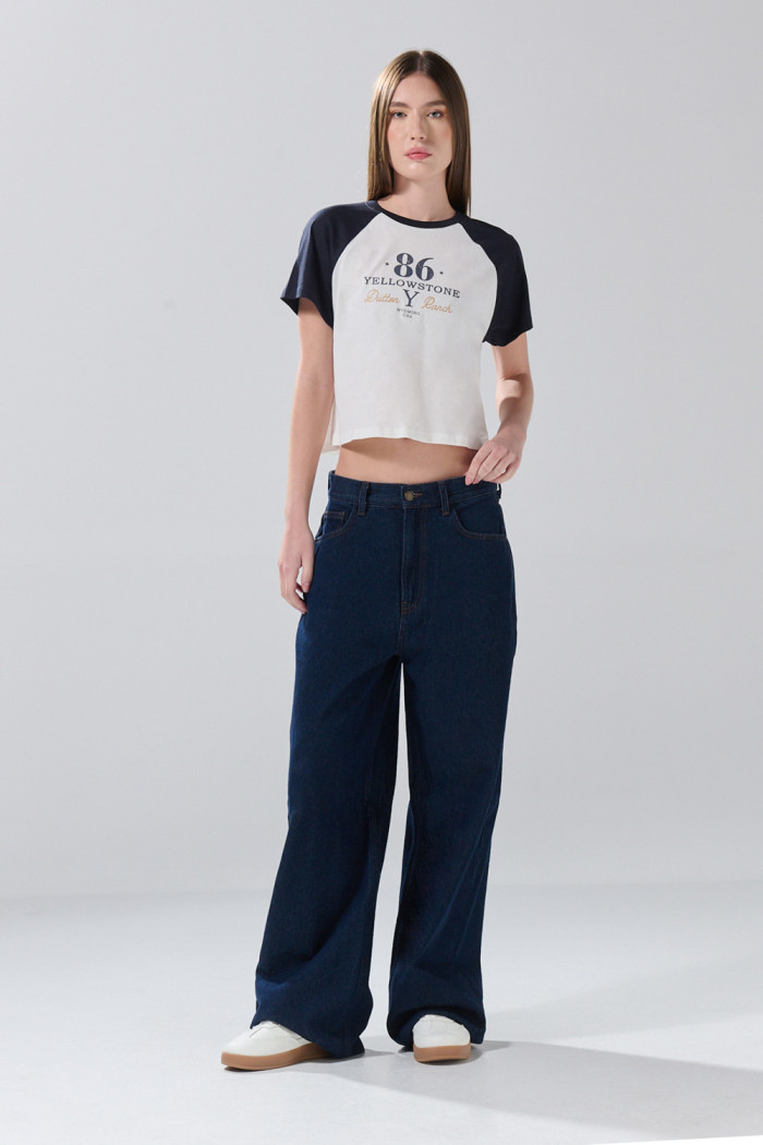 Jean baggy azul intenso tiro medio con costuras y bota ancha
