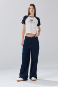 Jean baggy azul intenso tiro medio con costuras y bota ancha
