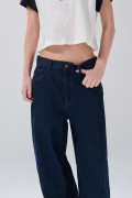 Jean baggy azul intenso tiro medio con costuras y bota ancha
