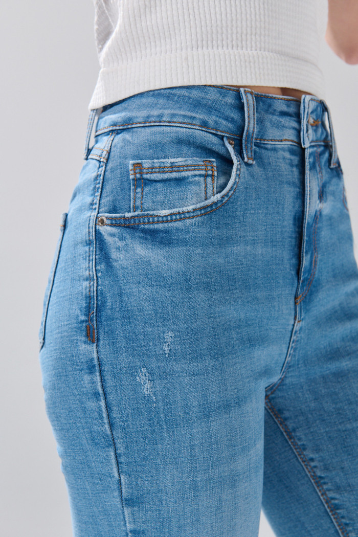 Jean jegging ceñido súper tiro alto azul medio con bolsillos