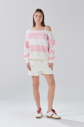 Buzo cuello redondo oversize crema college con rayas