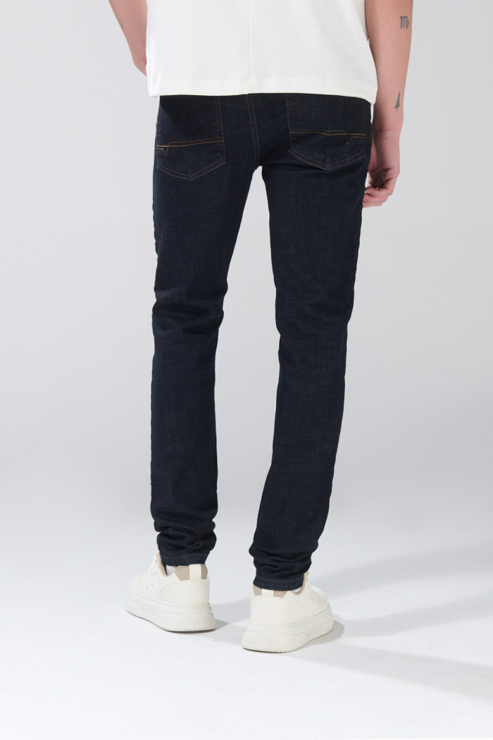Jean infaltables skinny azul intenso con tiro bajo
