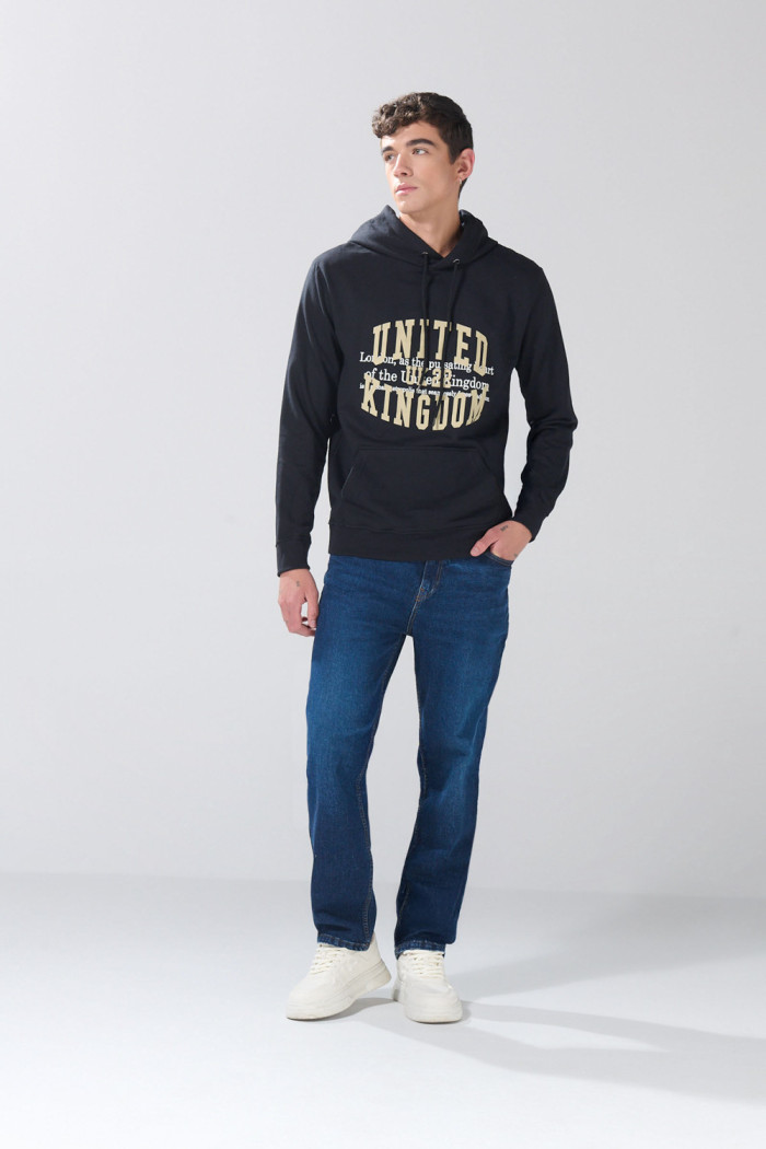 Jean straight leg azul infaltables tiro bajo con bota recta
