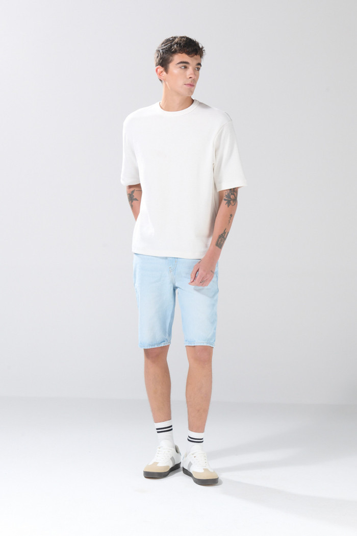 Bermuda tiro bajo slim azul clara infaltables con 5 bolsillos
