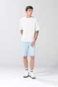 Bermuda tiro bajo slim azul clara infaltables con 5 bolsillos
